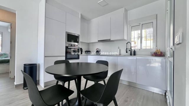 5 bedroom Villa for sale in Villamartin, Orihuela with pool - € 459,000 (Ref: 9789584)