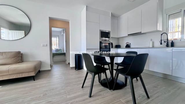 5 bedroom Villa for sale in Villamartin, Orihuela with pool - € 459,000 (Ref: 9789584)