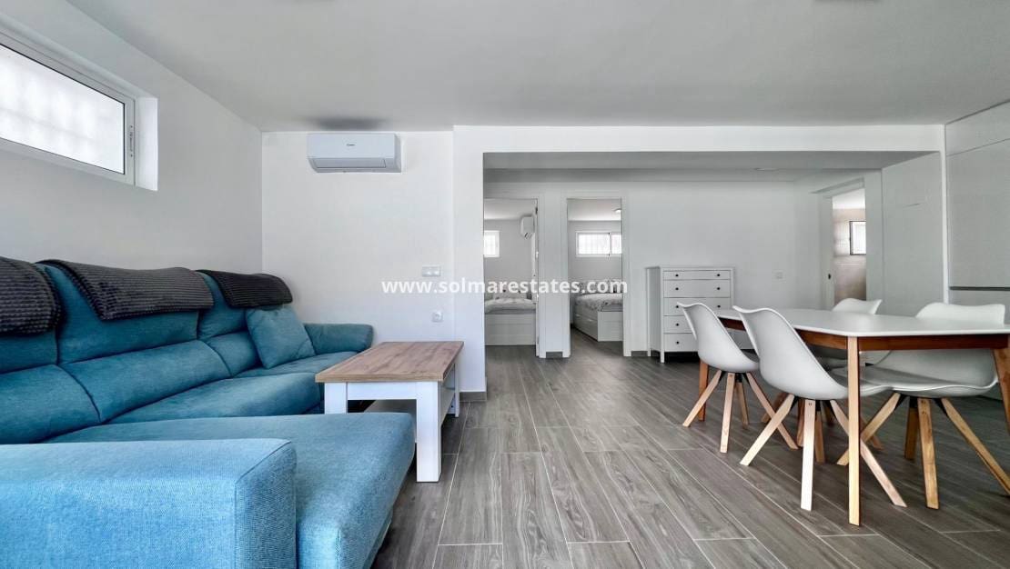 5 bedroom Villa for sale in Villamartin with pool - € 459,000 (Ref: 9789584)