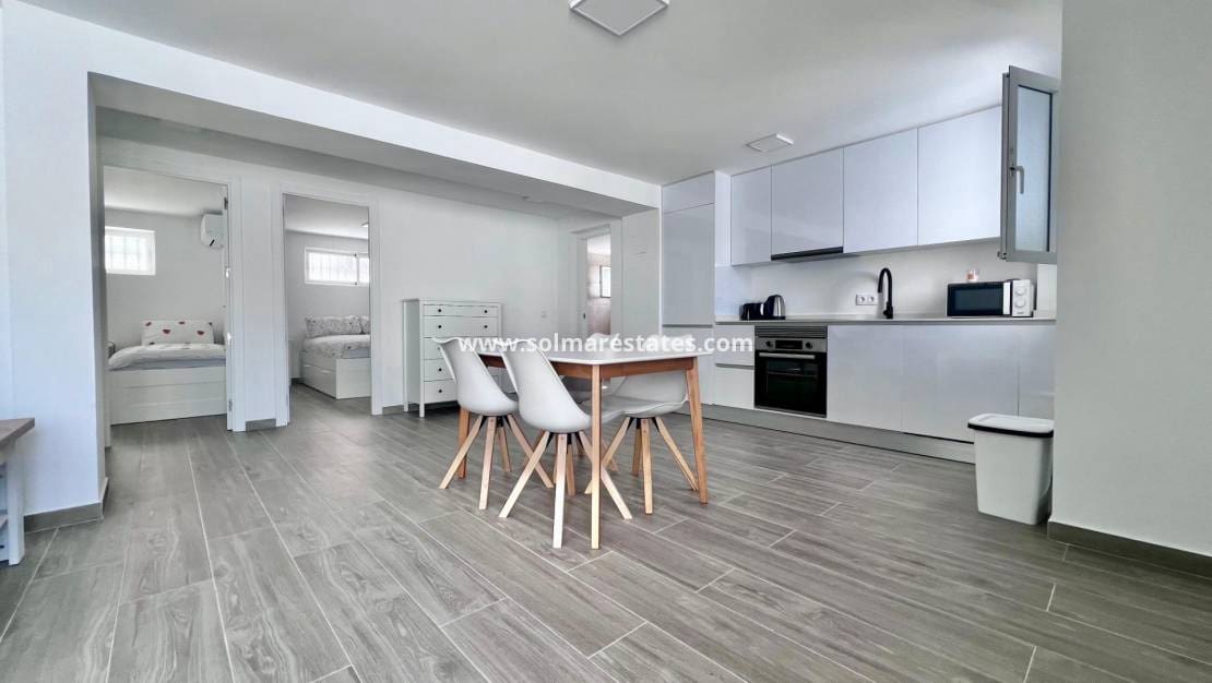 5 bedroom Villa for sale in Villamartin with pool - € 459,000 (Ref: 9789584)