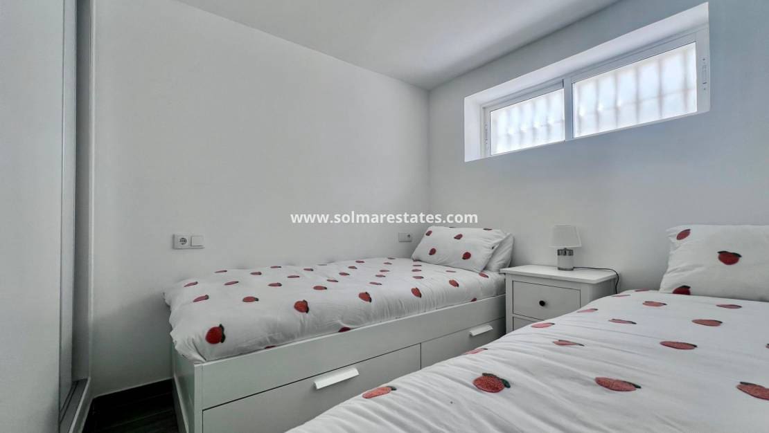 5 bedroom Villa for sale in Villamartin with pool - € 459,000 (Ref: 9789584)