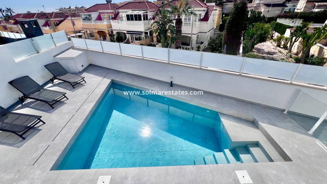 5 bedroom Villa for sale in Villamartin with pool - € 459,000 (Ref: 9789584)