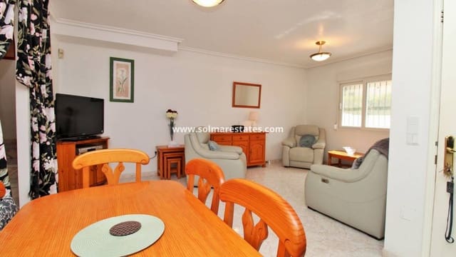 3 soverom Kjedet enebolig til salgs i Playa Flamenca, Orihuela med svømmebasseng - € 249 950 (Ref: 9789588)