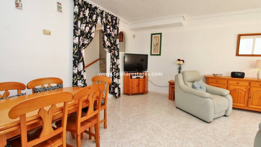 3 soverom Kjedet enebolig til salgs i Playa Flamenca med svømmebasseng - € 249 950 (Ref: 9789588)