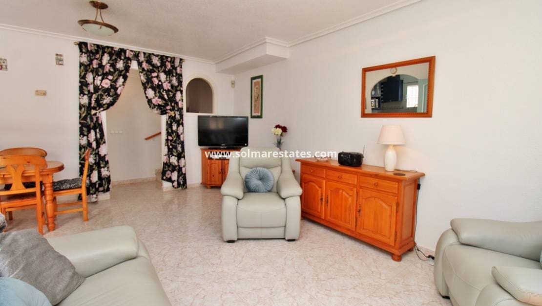 3 soverom Kjedet enebolig til salgs i Playa Flamenca med svømmebasseng - € 249 950 (Ref: 9789588)