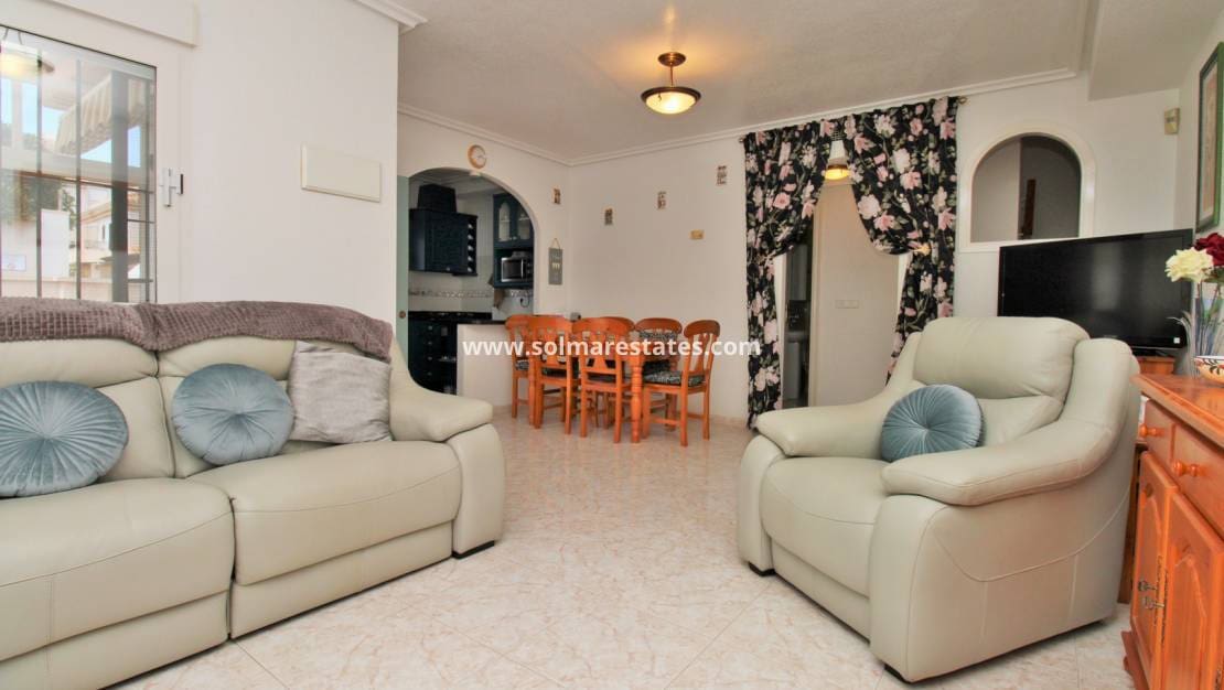 3 soverom Kjedet enebolig til salgs i Playa Flamenca med svømmebasseng - € 249 950 (Ref: 9789588)