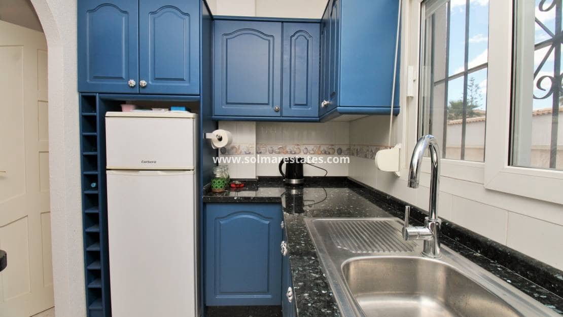 3 soverom Kjedet enebolig til salgs i Playa Flamenca med svømmebasseng - € 249 950 (Ref: 9789588)