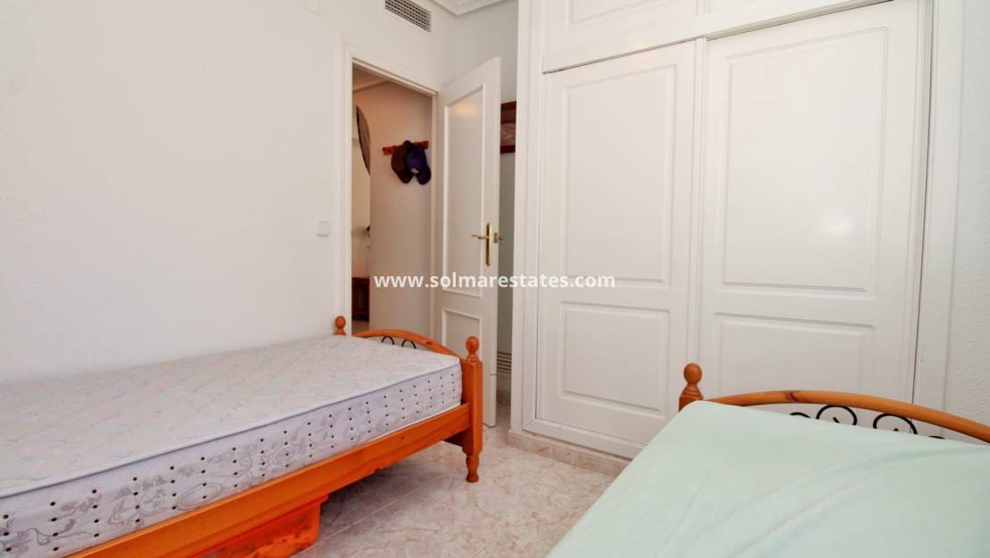 3 soverom Kjedet enebolig til salgs i Playa Flamenca med svømmebasseng - € 249 950 (Ref: 9789588)