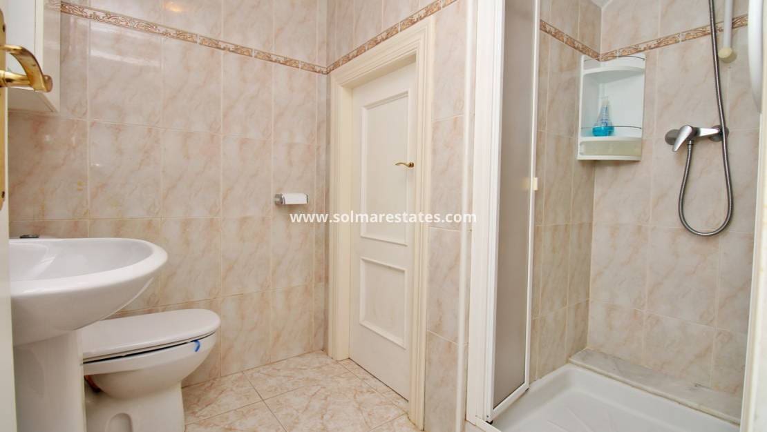 3 soverom Kjedet enebolig til salgs i Playa Flamenca med svømmebasseng - € 249 950 (Ref: 9789588)