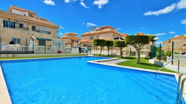 3 soverom Kjedet enebolig til salgs i Playa Flamenca, Orihuela med svømmebasseng - € 249 950 (Ref: 9789588)