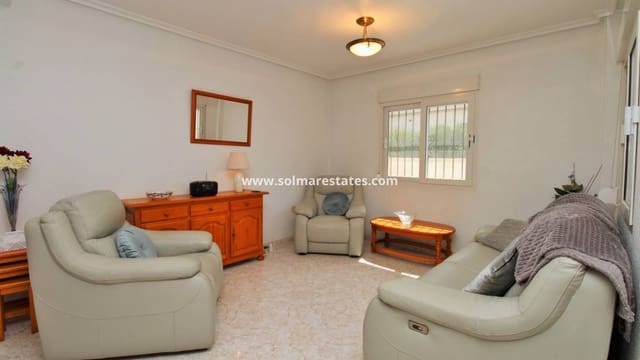 3 soverom Kjedet enebolig til salgs i Playa Flamenca, Orihuela med svømmebasseng - € 249 950 (Ref: 9789588)