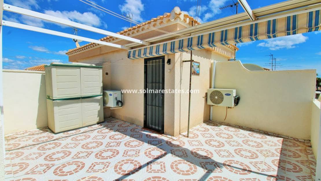 3 soverom Kjedet enebolig til salgs i Playa Flamenca med svømmebasseng - € 249 950 (Ref: 9789588)