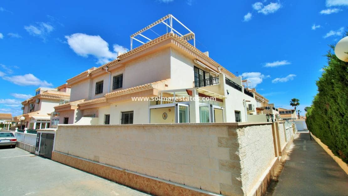 3 soverom Kjedet enebolig til salgs i Playa Flamenca med svømmebasseng - € 249 950 (Ref: 9789588)