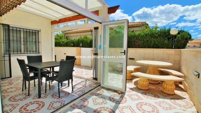 3 soverom Kjedet enebolig til salgs i Playa Flamenca, Orihuela med svømmebasseng - € 249 950 (Ref: 9789588)