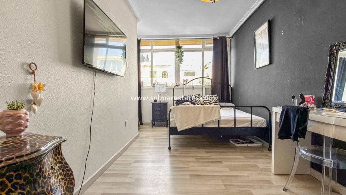 Casa de 2 habitaciones en La Florida en venta con piscina - 179.900 € (Ref: 9791297)