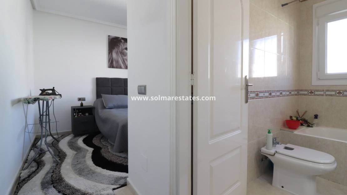 3 Zimmer Villa zu verkaufen in Ciudad Quesada mit Pool - 325.000 € (Ref: 9791298)