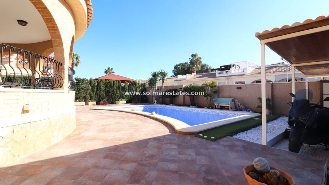 3 Zimmer Villa zu verkaufen in Ciudad Quesada mit Pool - 325.000 € (Ref: 9791298)