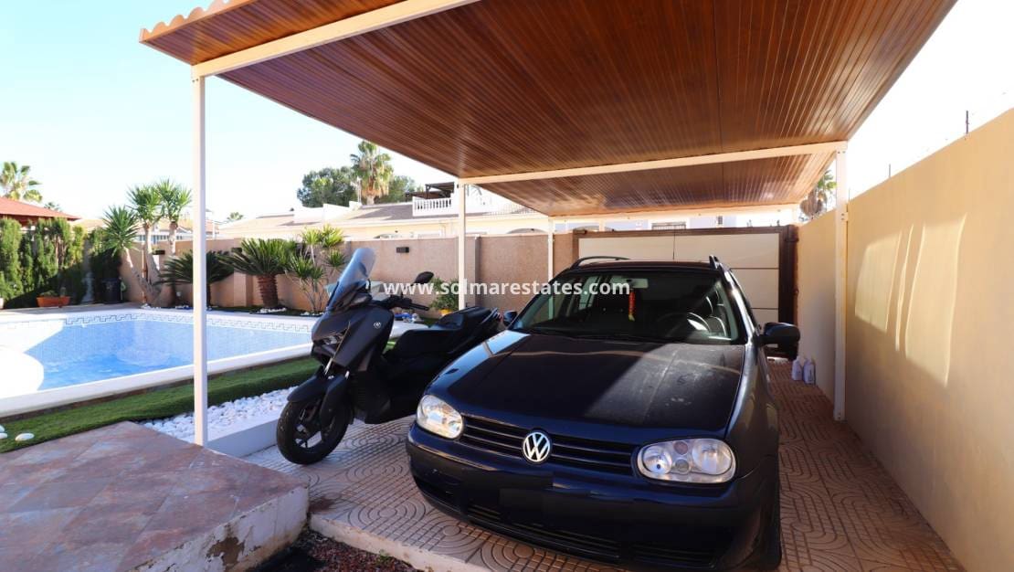 3 Zimmer Villa zu verkaufen in Ciudad Quesada mit Pool - 325.000 € (Ref: 9791298)