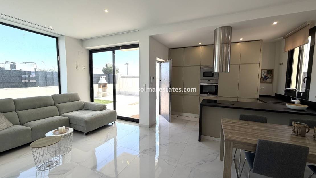 3 sypialnia Willa na sprzedaż w Dona Pepa z basenem - 399 900 € (Ref: 9793452)