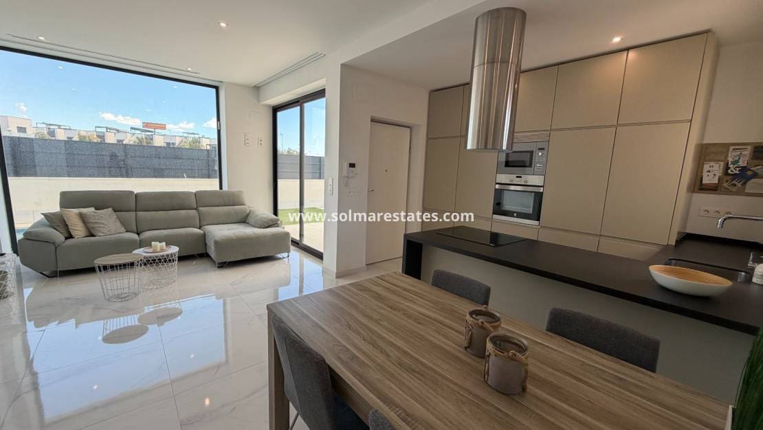 3 sypialnia Willa na sprzedaż w Dona Pepa z basenem - 399 900 € (Ref: 9793452)