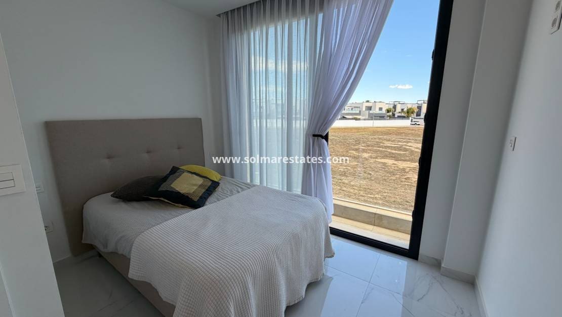 3 sypialnia Willa na sprzedaż w Dona Pepa z basenem - 399 900 € (Ref: 9793452)