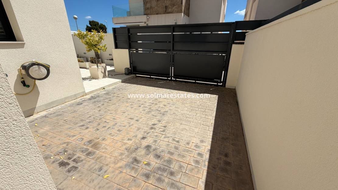 3 sypialnia Willa na sprzedaż w Dona Pepa z basenem - 399 900 € (Ref: 9793452)