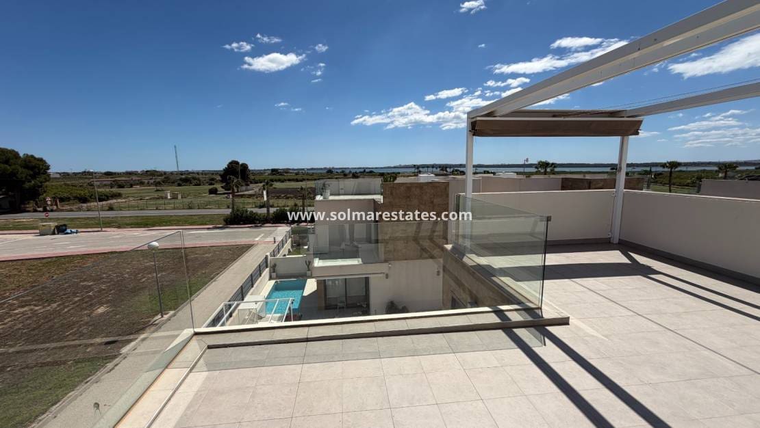 3 sypialnia Willa na sprzedaż w Dona Pepa z basenem - 399 900 € (Ref: 9793452)