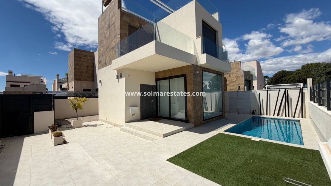 3 sypialnia Willa na sprzedaż w Dona Pepa z basenem - 399 900 € (Ref: 9793452)