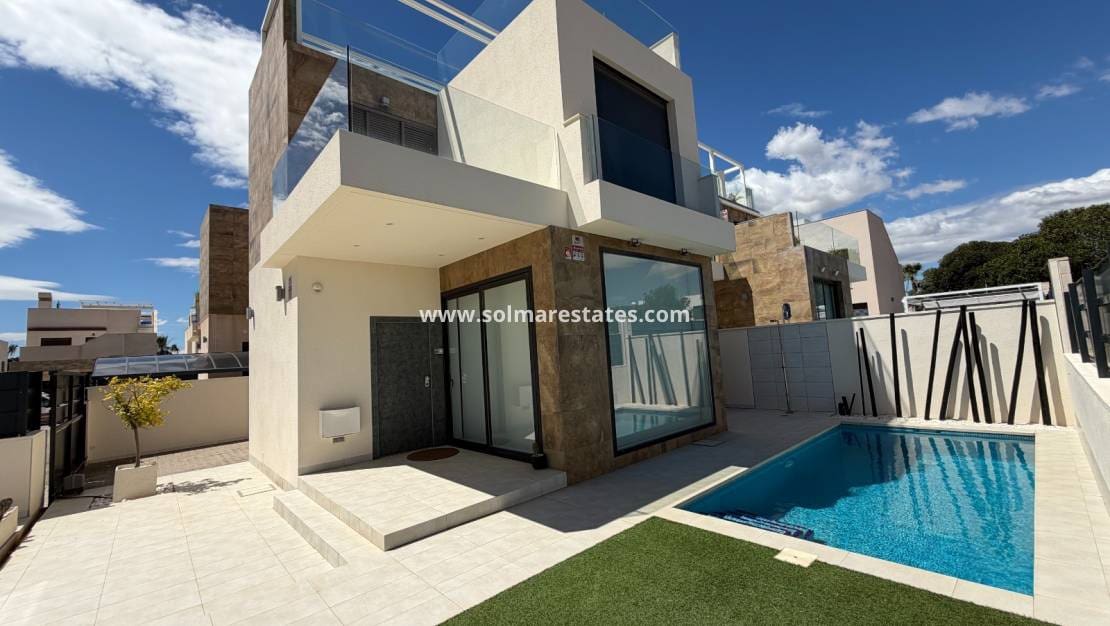 3 sypialnia Willa na sprzedaż w Dona Pepa z basenem - 399 900 € (Ref: 9793452)