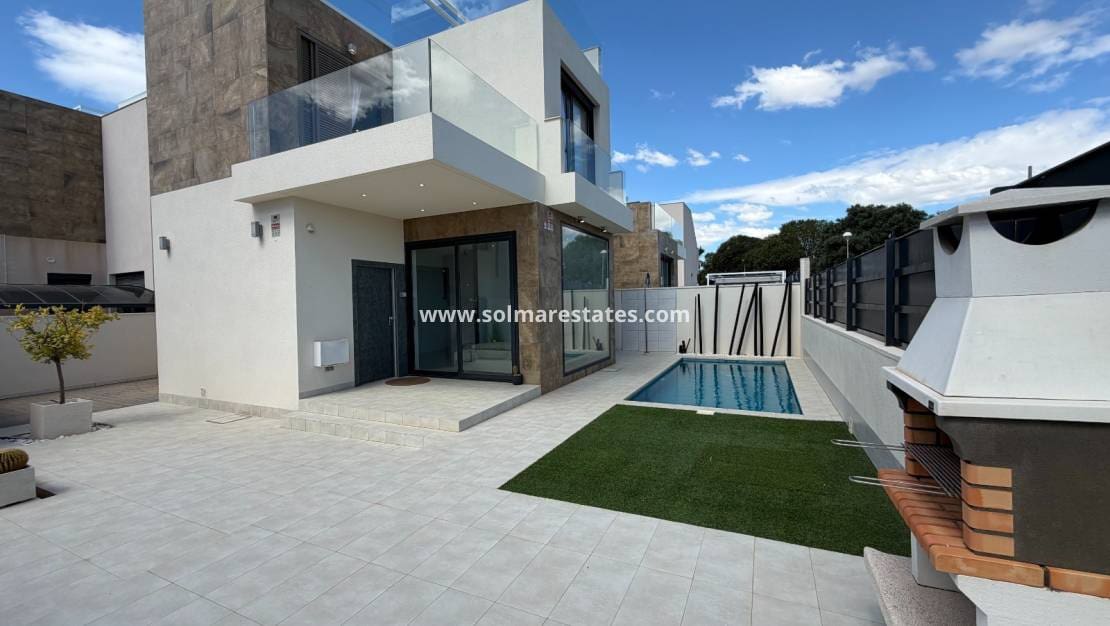 3 sypialnia Willa na sprzedaż w Dona Pepa z basenem - 399 900 € (Ref: 9793452)