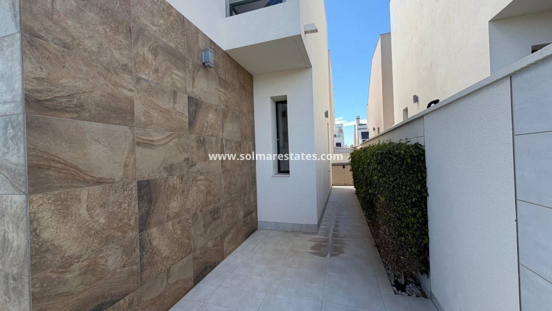 3 sypialnia Willa na sprzedaż w Dona Pepa z basenem - 399 900 € (Ref: 9793452)