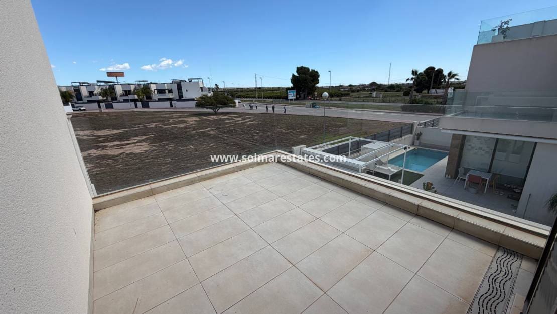 3 sypialnia Willa na sprzedaż w Dona Pepa z basenem - 399 900 € (Ref: 9793452)