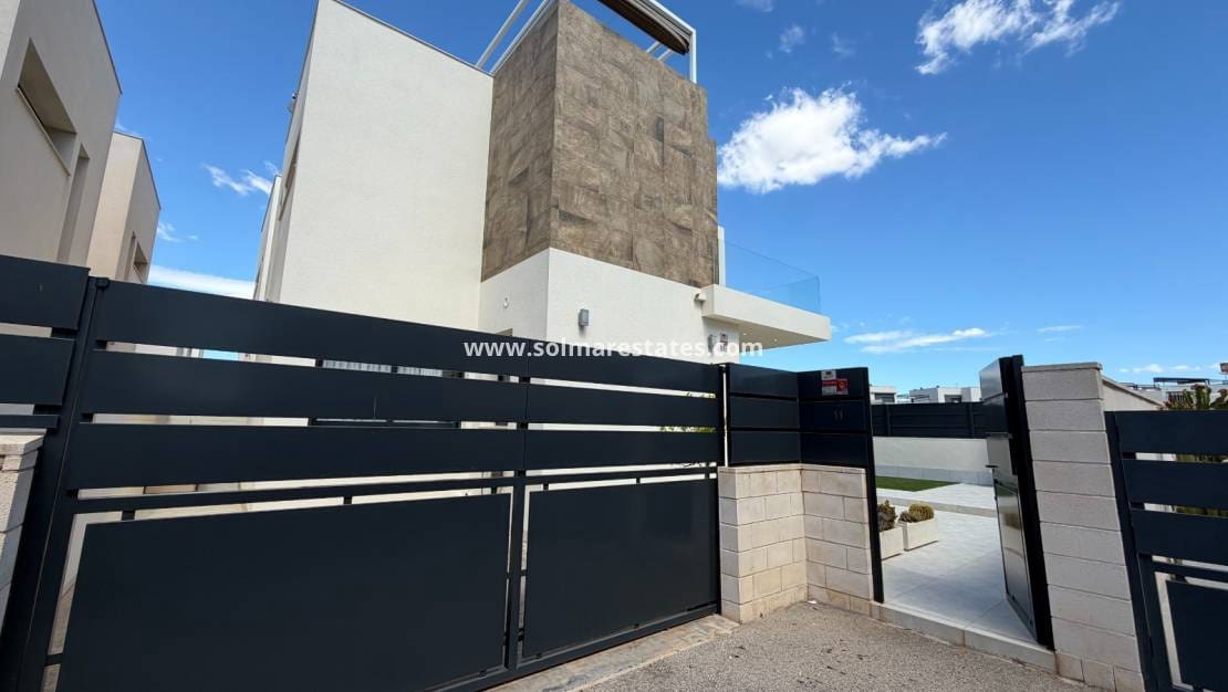 3 sypialnia Willa na sprzedaż w Dona Pepa z basenem - 399 900 € (Ref: 9793452)