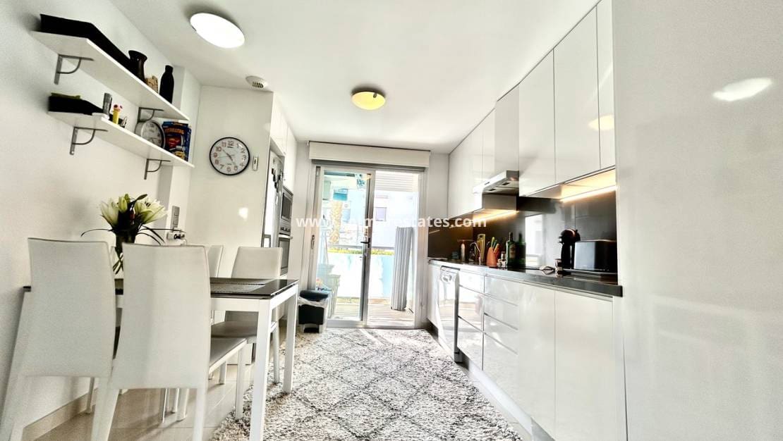 2 chambre Appartement à vendre à Orihuela Costa avec piscine - 240 000 € (Ref: 9793453)