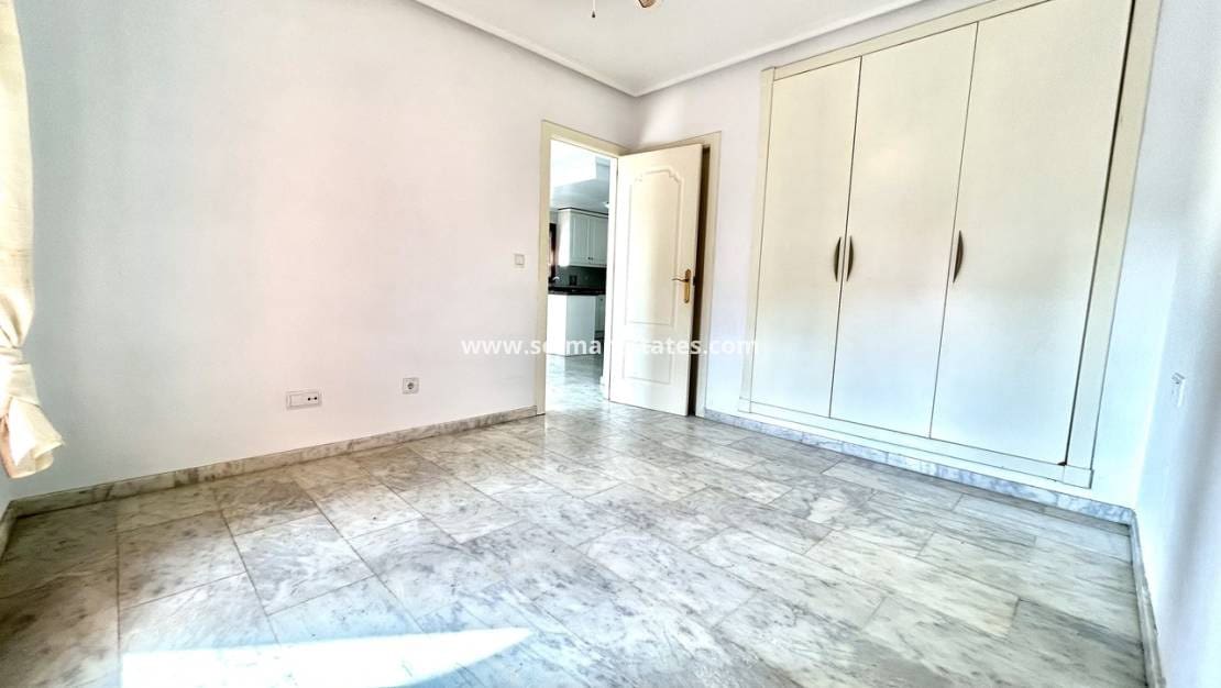 2 slaapkamer Appartement te koop in Villamartin met zwembad - € 165.000 (Ref: 9793454)