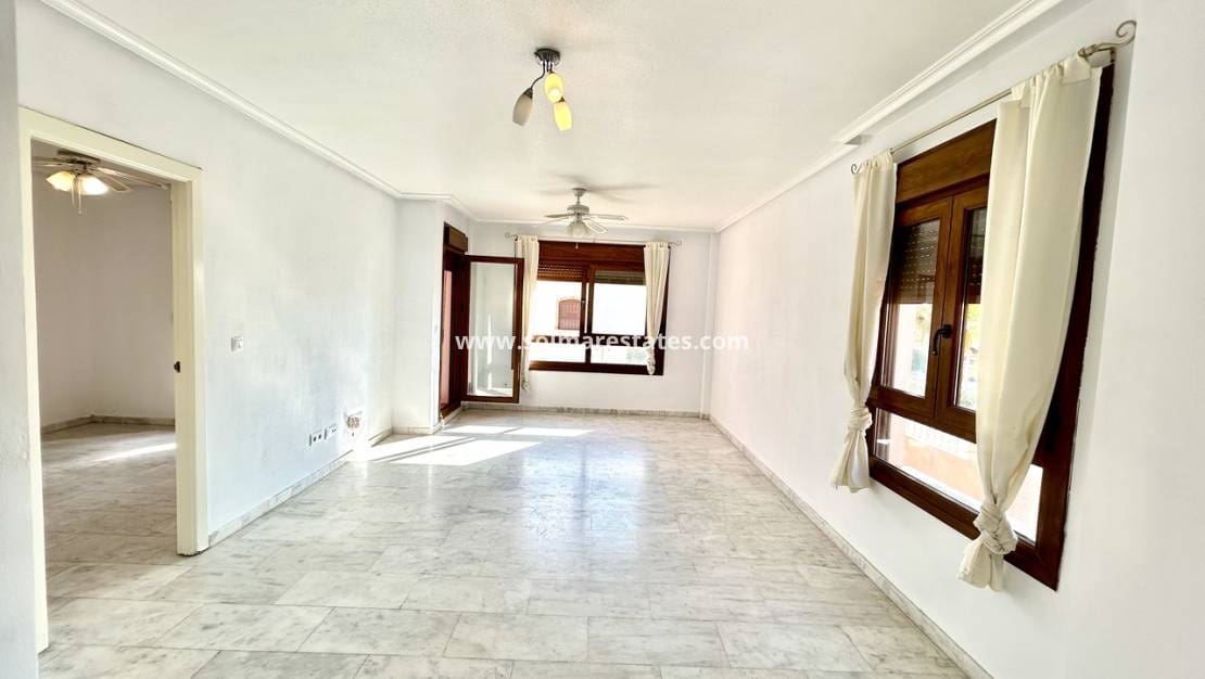 2 slaapkamer Appartement te koop in Villamartin met zwembad - € 165.000 (Ref: 9793454)