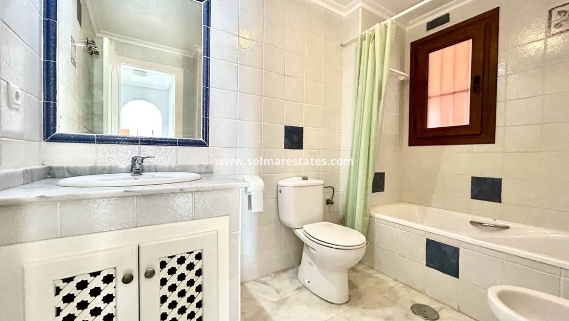 2 slaapkamer Appartement te koop in Villamartin met zwembad - € 165.000 (Ref: 9793454)