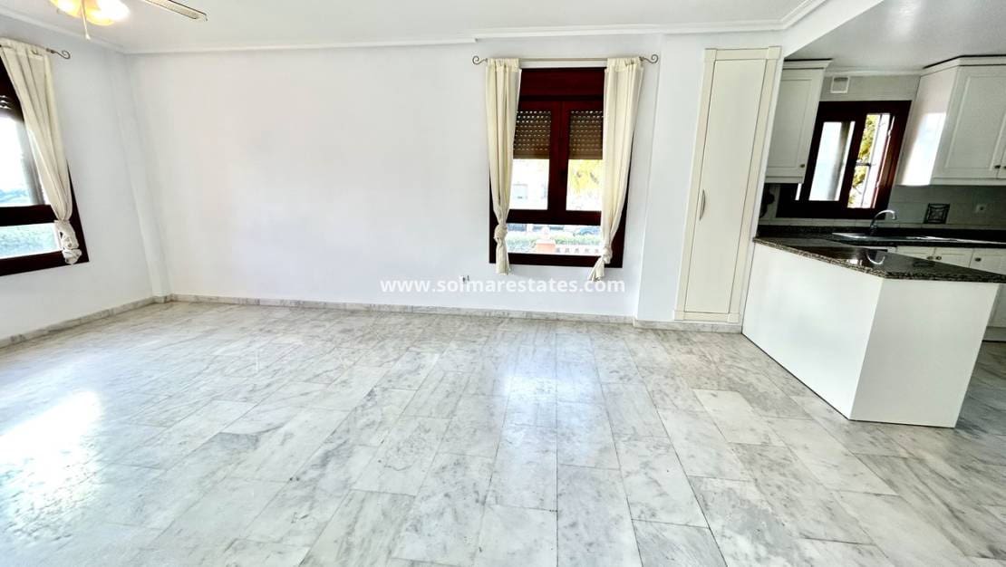 2 slaapkamer Appartement te koop in Villamartin met zwembad - € 165.000 (Ref: 9793454)