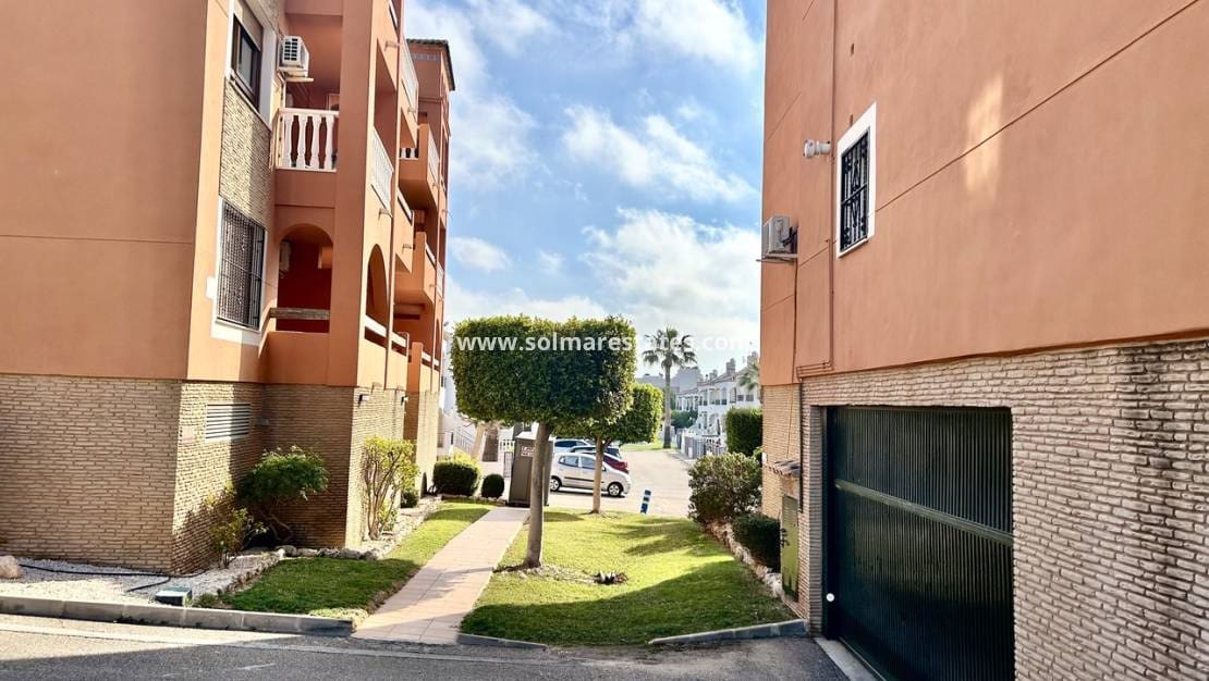 2 slaapkamer Appartement te koop in Villamartin met zwembad - € 165.000 (Ref: 9793454)