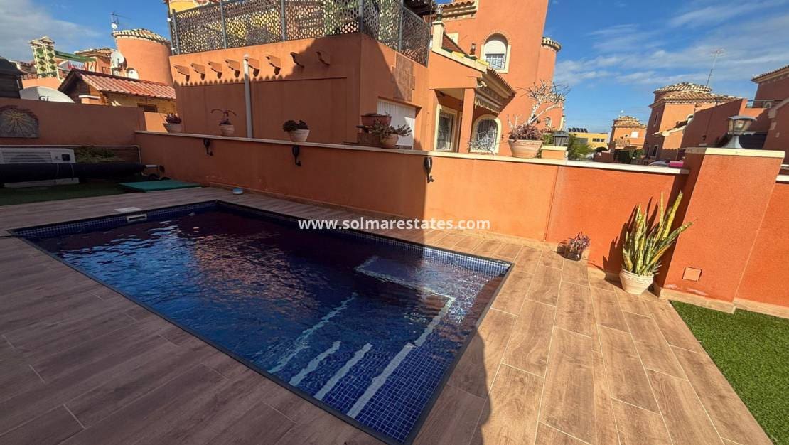 3 slaapkamer Villa te koop in Playa Flamenca met zwembad - € 269.950 (Ref: 9795000)