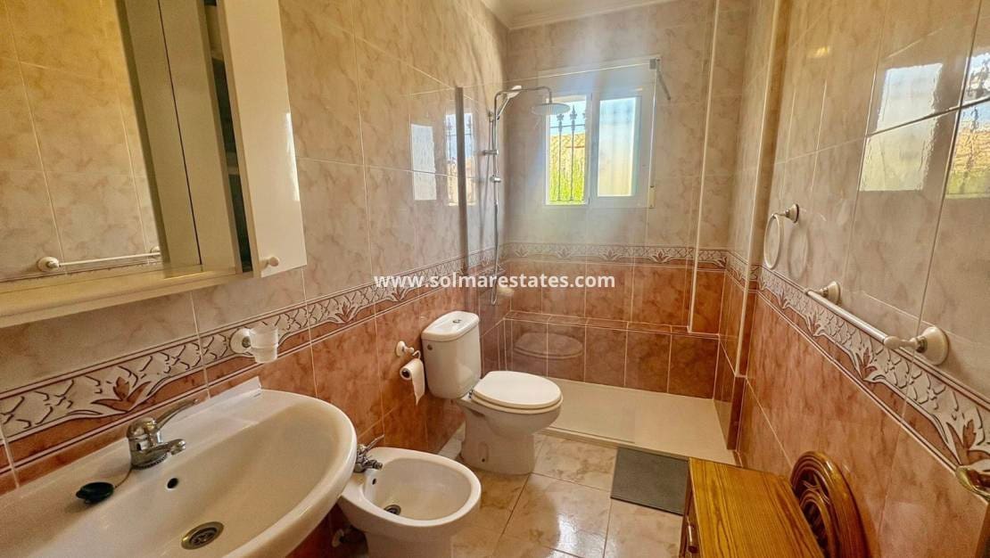 2 slaapkamer Bungalow te koop in Villamartin met zwembad - € 174.000 (Ref: 9795001)