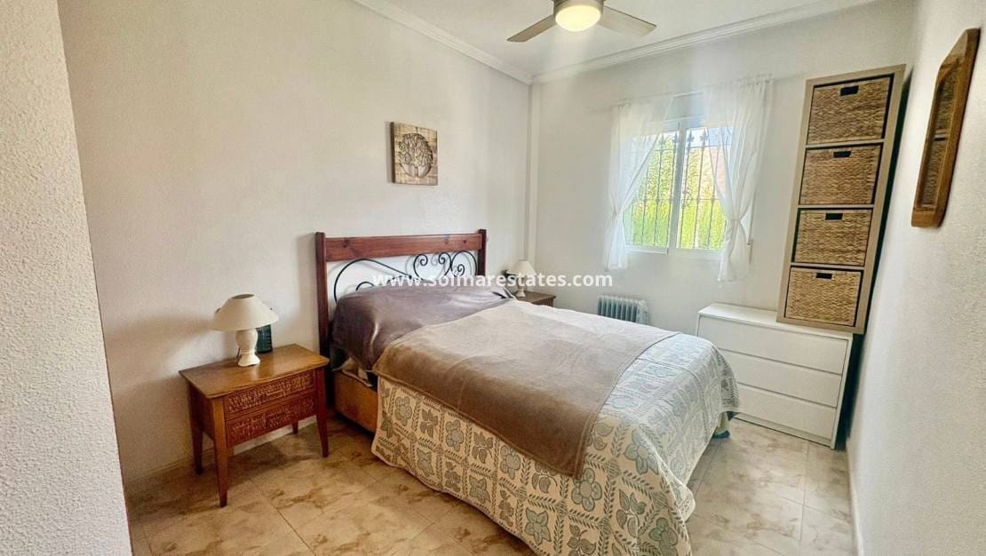 2 slaapkamer Bungalow te koop in Villamartin met zwembad - € 174.000 (Ref: 9795001)