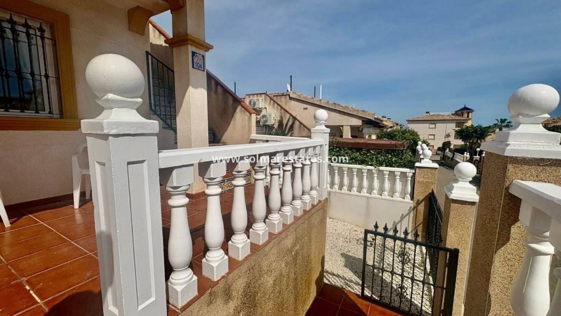 2 slaapkamer Bungalow te koop in Villamartin met zwembad - € 174.000 (Ref: 9795001)