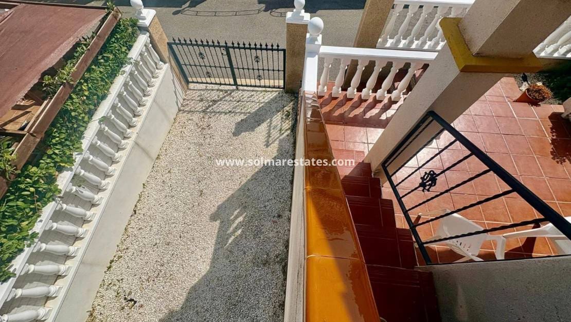 2 slaapkamer Bungalow te koop in Villamartin met zwembad - € 174.000 (Ref: 9795001)