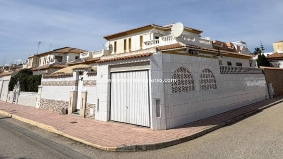 Casa de 3 habitaciones en La Florida en venta con piscina - 229.950 € (Ref: 9795012)