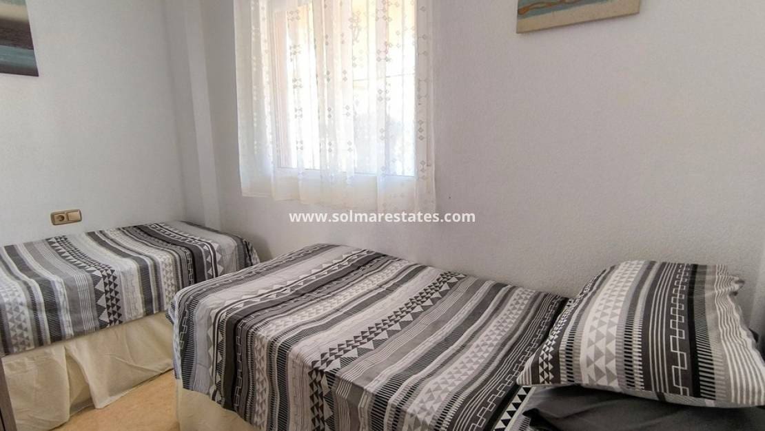 3 soverom Kjedet enebolig til salgs i Ciudad Quesada med svømmebasseng - € 220 000 (Ref: 9799969)