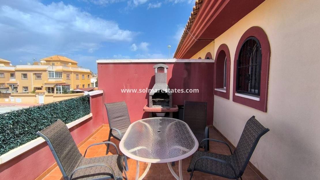 3 soverom Kjedet enebolig til salgs i Ciudad Quesada med svømmebasseng - € 220 000 (Ref: 9799969)