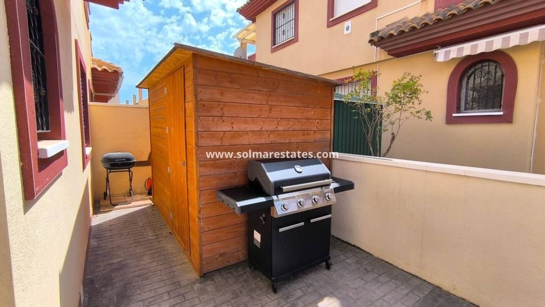 3 soverom Kjedet enebolig til salgs i Ciudad Quesada med svømmebasseng - € 220 000 (Ref: 9799969)