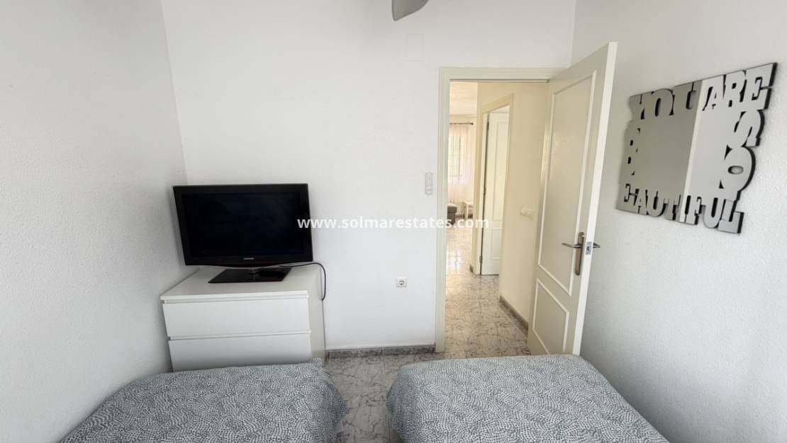 2 slaapkamer Appartement te koop in Villamartin met zwembad - € 159.995 (Ref: 9804823)