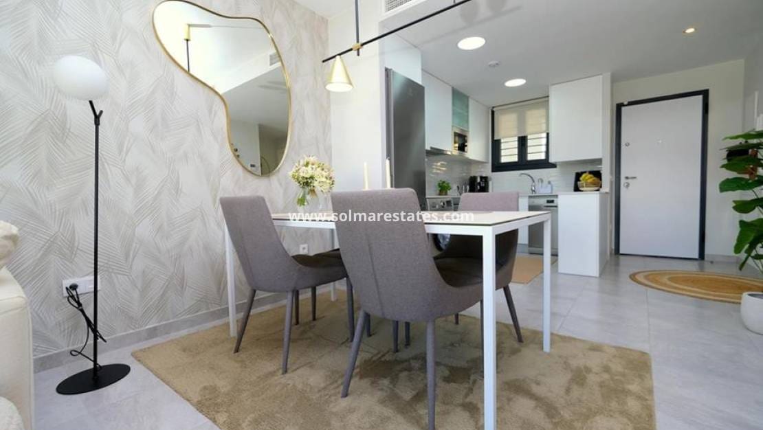 2 soveværelse Lejlighed til salg i Villamartin med swimmingpool - € 249.900 (Ref: 9804824)